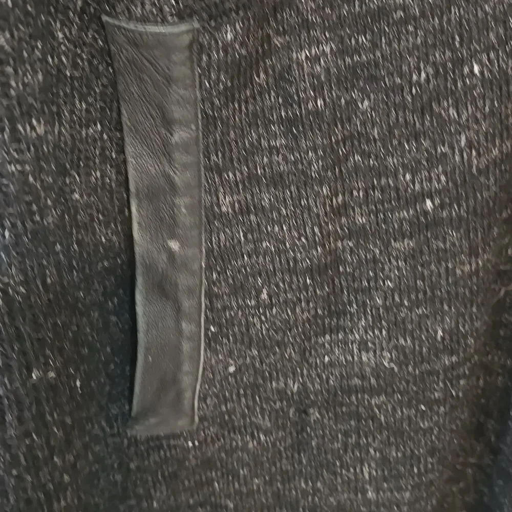Banana Republic leather detais